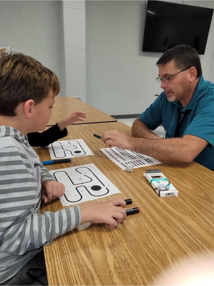 teacher working with ozobots 